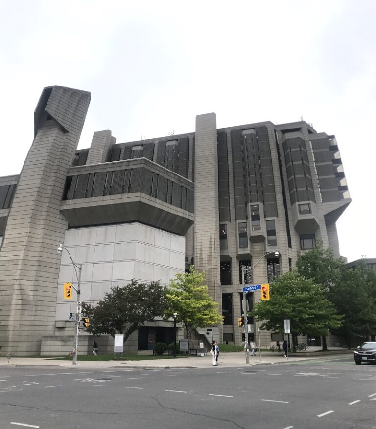 Robarts 9981 800x600 1 768x878